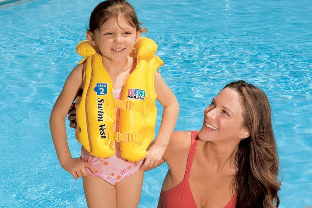 Плавающий холодильник 122х97см "Mega Chill 2" с подстаканниками