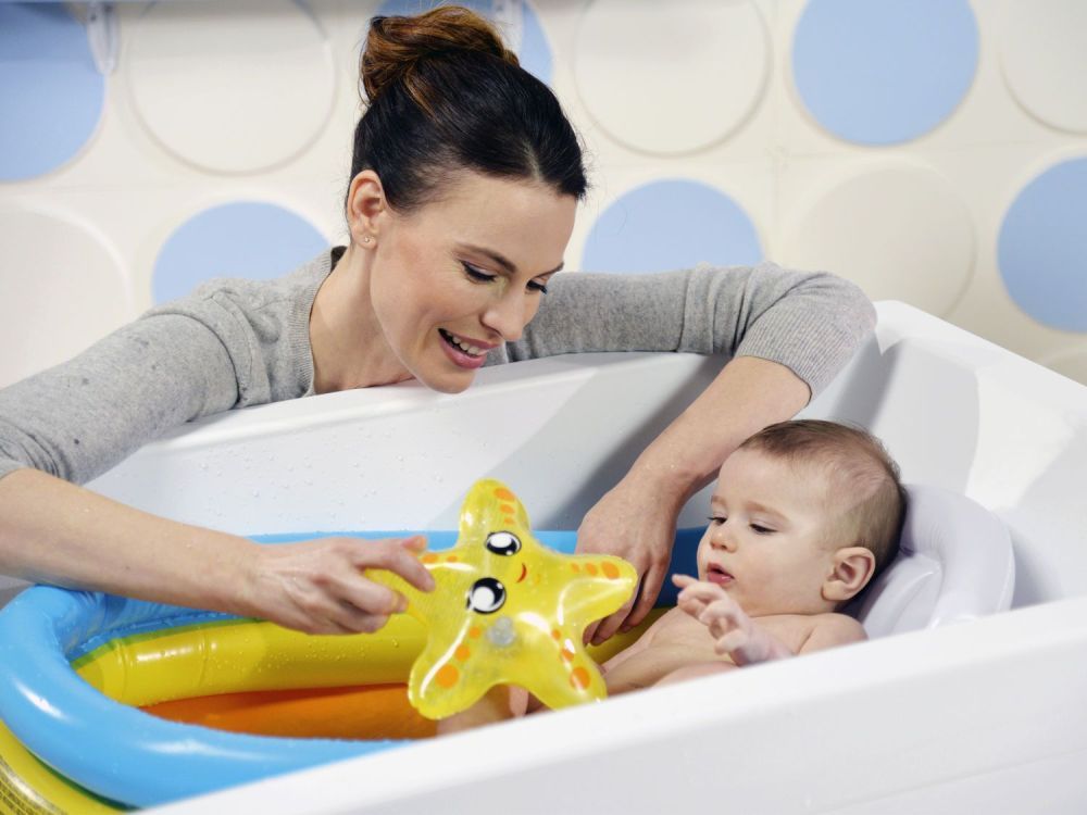 Надувная ванночка для купания 76х48х33см с надувным дном и градусником, до 2 лет