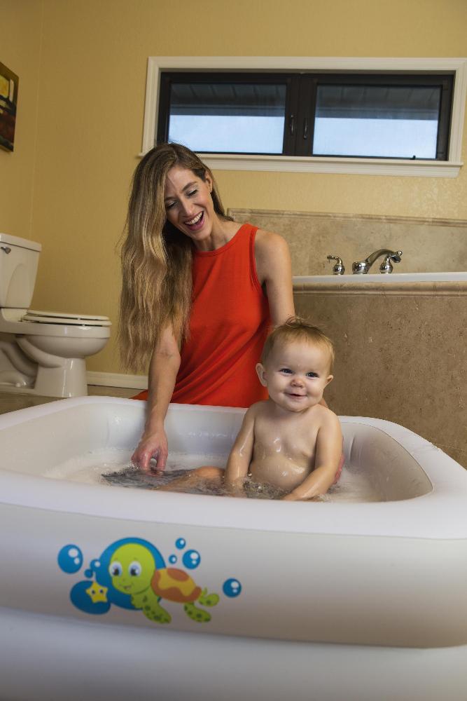 Надувная ванночка для купания 86х86х25см с надувным дном, до 3 лет