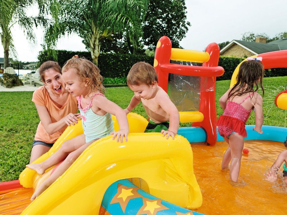 Игровой центр 435х213х117см "Маленькие чемпионы" с разбрыз., горкой и игрушками, 314л, от 2 лет