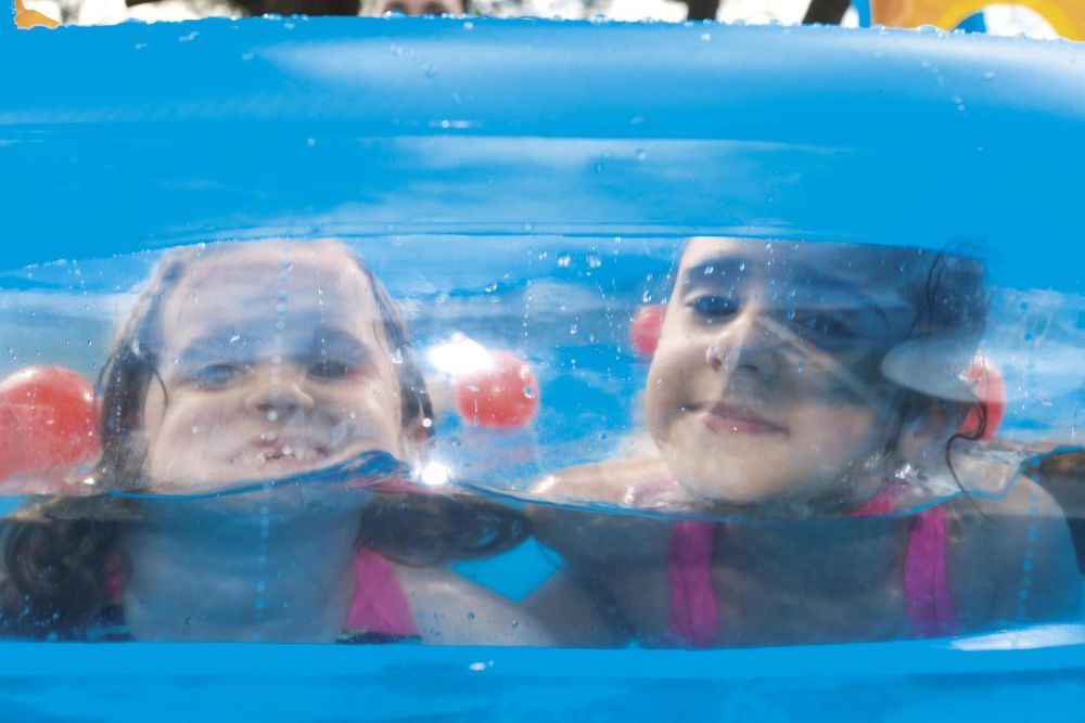 Детский надувной бассейн 237х152х94см "Тир" с мишенью и 5-ю мячами, 462л, от 3 лет